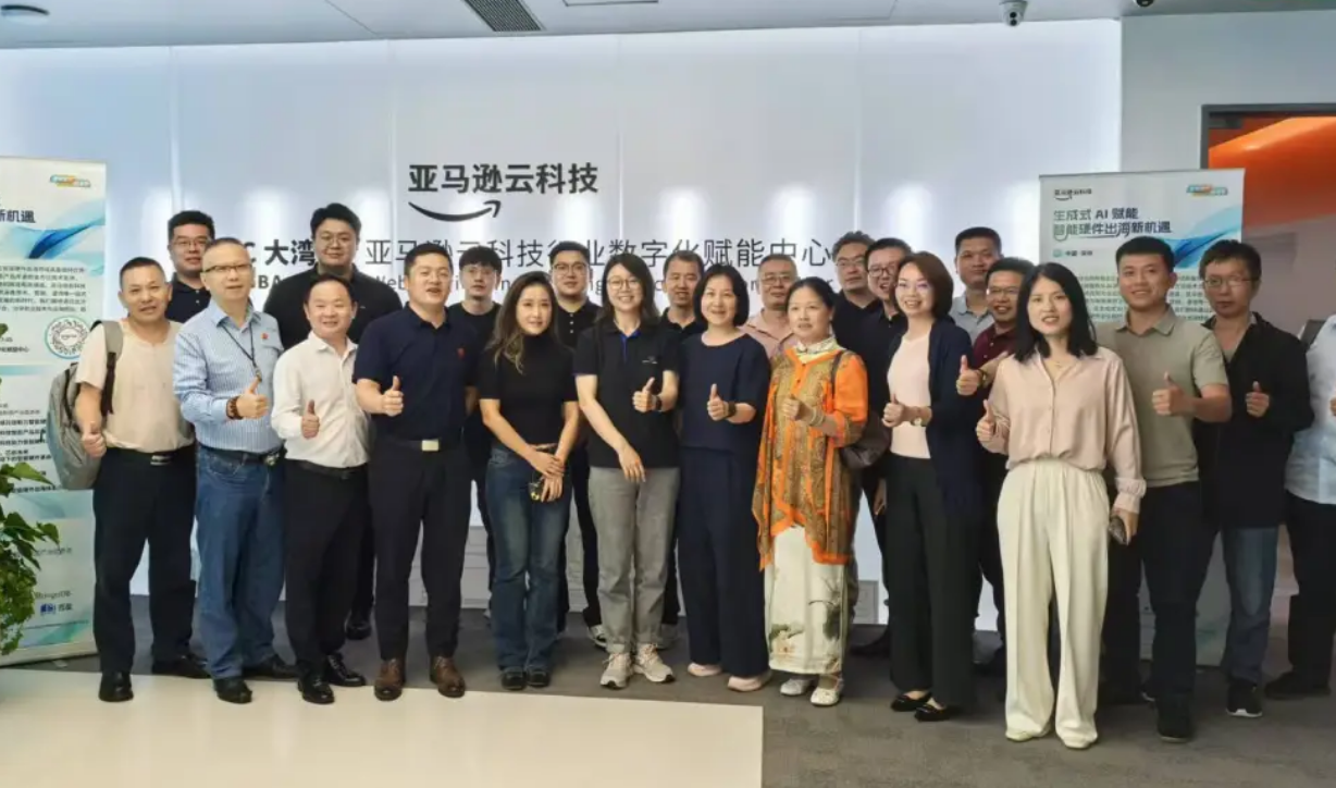 5 亞馬遜 合影.png 5 亞馬遜 合影.png